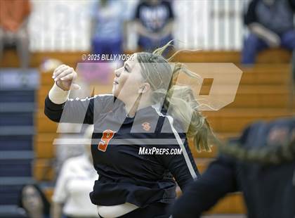 Thumbnail 2 in Grand Saline vs Edgewood photogallery.
