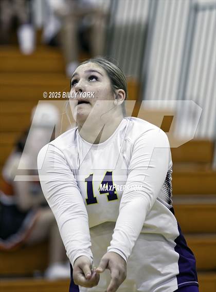 Thumbnail 1 in Grand Saline vs Edgewood photogallery.