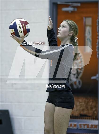 Thumbnail 3 in Grand Saline vs Edgewood photogallery.