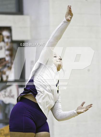 Thumbnail 2 in Grand Saline vs Edgewood photogallery.