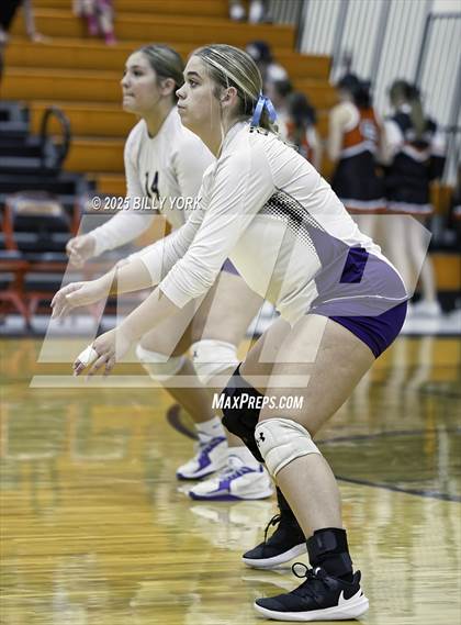 Thumbnail 2 in Grand Saline vs Edgewood photogallery.