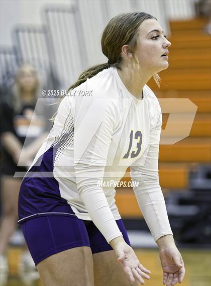 Thumbnail 2 in Grand Saline vs Edgewood photogallery.