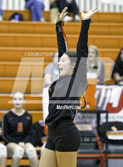 Thumbnail 2 in Grand Saline vs Edgewood photogallery.