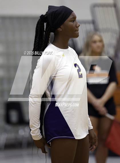 Thumbnail 1 in Grand Saline vs Edgewood photogallery.