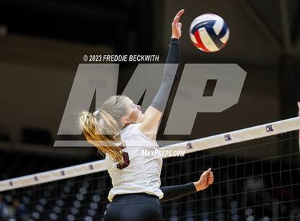 Thumbnail 3 in Davenport vs. Randall (UIL 4A Volleyball Final) photogallery.