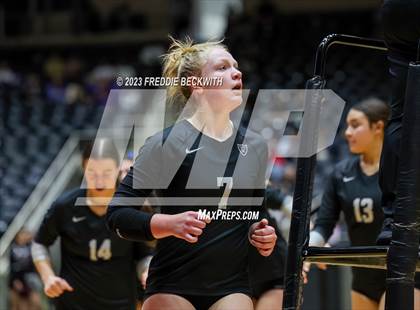Thumbnail 2 in Davenport vs. Randall (UIL 4A Volleyball Final) photogallery.