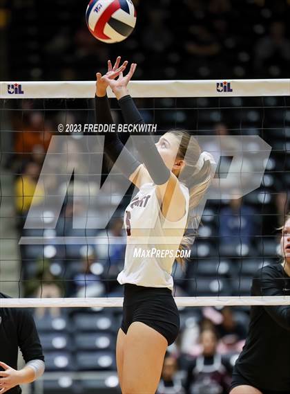 Thumbnail 3 in Davenport vs. Randall (UIL 4A Volleyball Final) photogallery.
