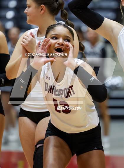 Thumbnail 2 in Davenport vs. Randall (UIL 4A Volleyball Final) photogallery.