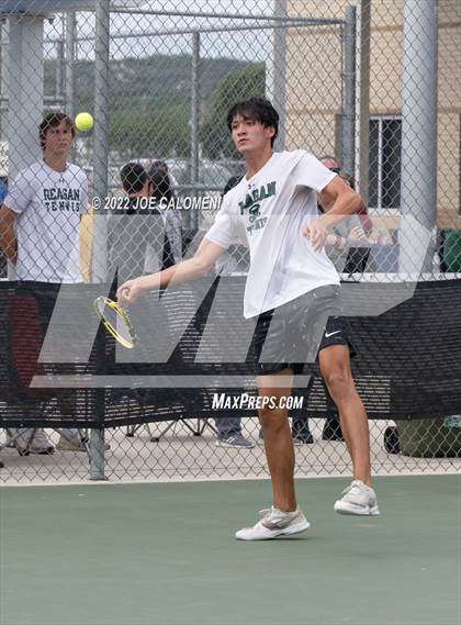 Thumbnail 2 in Reagan [Ronald] vs Southlake Carroll (UIL 6A Boys Singles Tennis State Semifinal) photogallery.