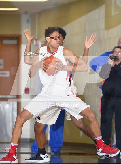 Thumbnail 3 in Salesian College Preparatory vs. Mater Dei (Tarkanian Classic) photogallery.