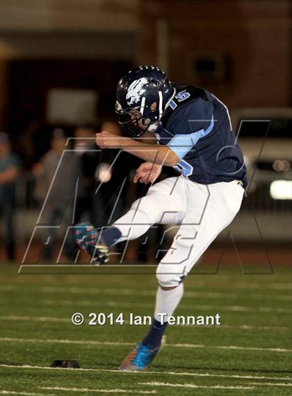 Thumbnail 3 in La Serna vs. Crescenta Valley (CIF SS Playoff Semifinal) photogallery.