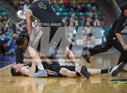 Thumbnail 3 in Rock Canyon vs. Grandview (CHSAA 5A Great 8) photogallery.