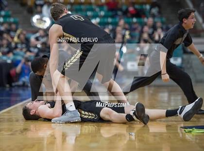 Thumbnail 2 in Rock Canyon vs. Grandview (CHSAA 5A Great 8) photogallery.