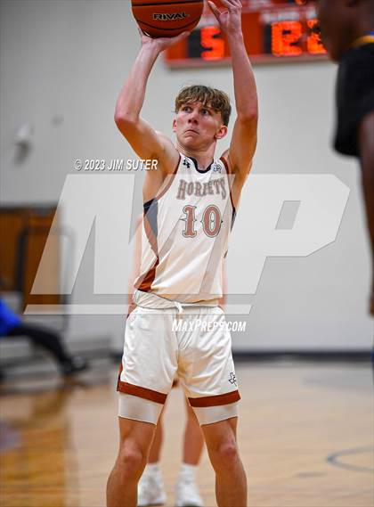 Thumbnail 1 in Caldwell vs La Vega photogallery.