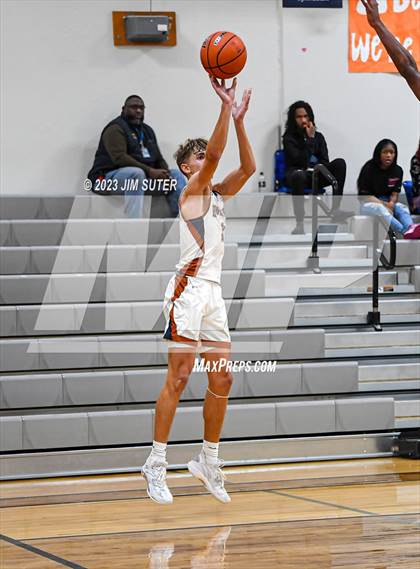 Thumbnail 3 in Caldwell vs La Vega photogallery.