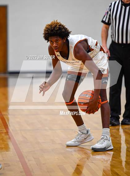 Thumbnail 3 in Caldwell vs La Vega photogallery.