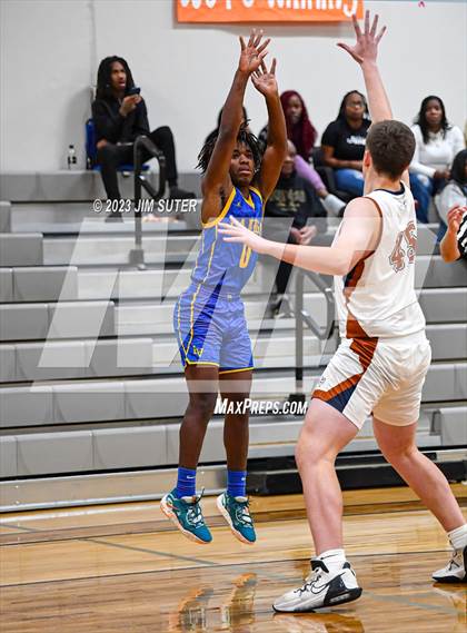 Thumbnail 2 in Caldwell vs La Vega photogallery.