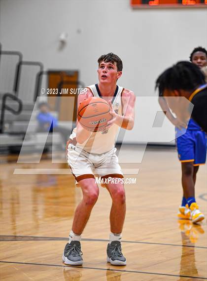 Thumbnail 1 in Caldwell vs La Vega photogallery.