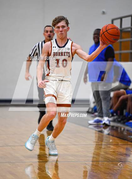 Thumbnail 3 in Caldwell vs La Vega photogallery.