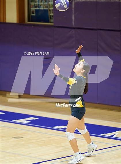 Thumbnail 1 in JV: Bishop O'Dowd @ Piedmont photogallery.