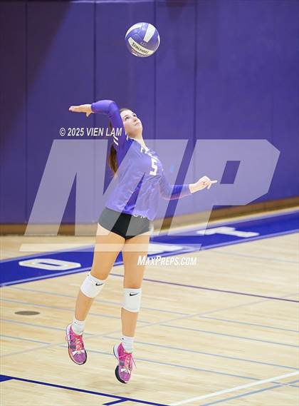 Thumbnail 1 in JV: Bishop O'Dowd @ Piedmont photogallery.