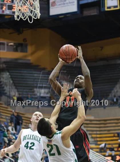 Thumbnail 2 in De La Salle vs. Fairfax (MLK Classic) photogallery.