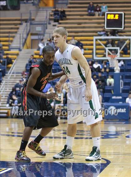Thumbnail 1 in De La Salle vs. Fairfax (MLK Classic) photogallery.