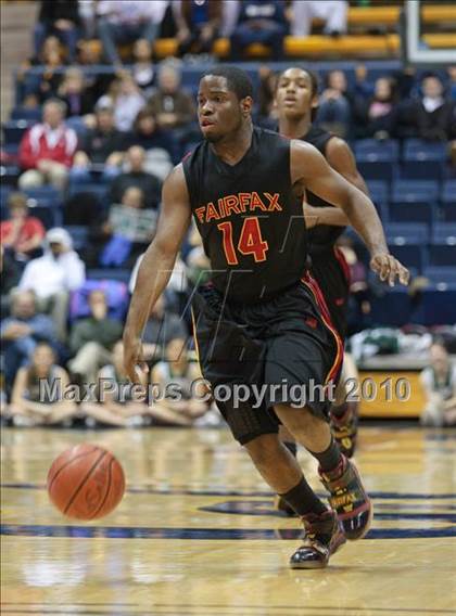 Thumbnail 3 in De La Salle vs. Fairfax (MLK Classic) photogallery.