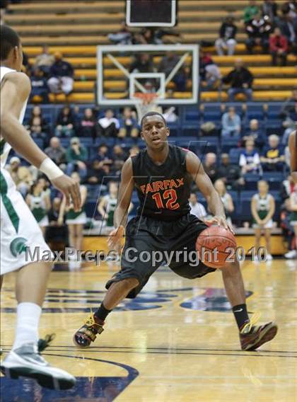 Thumbnail 2 in De La Salle vs. Fairfax (MLK Classic) photogallery.