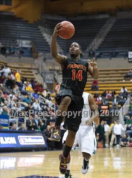 Thumbnail 3 in De La Salle vs. Fairfax (MLK Classic) photogallery.