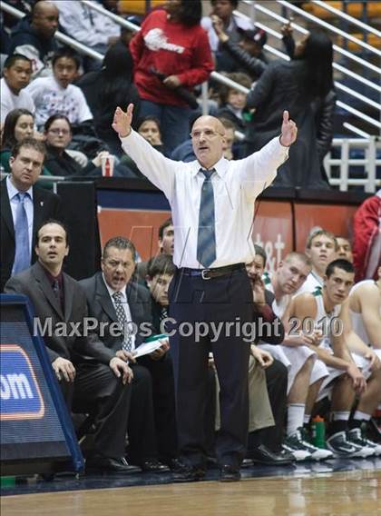 Thumbnail 2 in De La Salle vs. Fairfax (MLK Classic) photogallery.