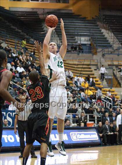 Thumbnail 2 in De La Salle vs. Fairfax (MLK Classic) photogallery.