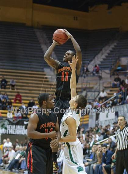 Thumbnail 1 in De La Salle vs. Fairfax (MLK Classic) photogallery.