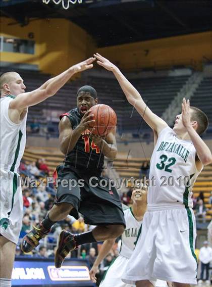 Thumbnail 1 in De La Salle vs. Fairfax (MLK Classic) photogallery.
