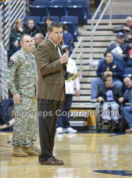 Thumbnail 3 in De La Salle vs. Fairfax (MLK Classic) photogallery.