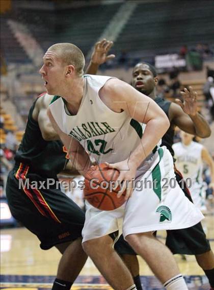 Thumbnail 1 in De La Salle vs. Fairfax (MLK Classic) photogallery.
