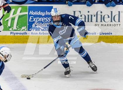 Thumbnail 1 in Powers Catholic vs Stevenson (MHSAA Division 2 State Final) photogallery.
