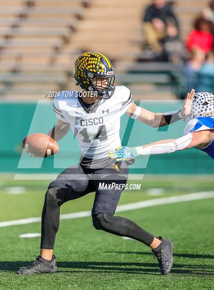 Thumbnail 1 in Cisco vs Stamford (UIL Football 2A D1 Regional) photogallery.
