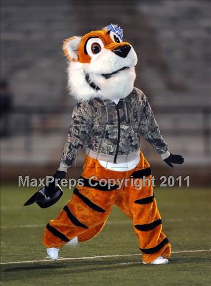 Thumbnail 3 in Grandview vs. Daingerfield (2A Division 1 Region 2 Semifinals) photogallery.