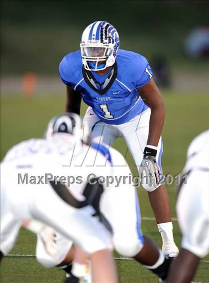 Thumbnail 3 in Grandview vs. Daingerfield (2A Division 1 Region 2 Semifinals) photogallery.