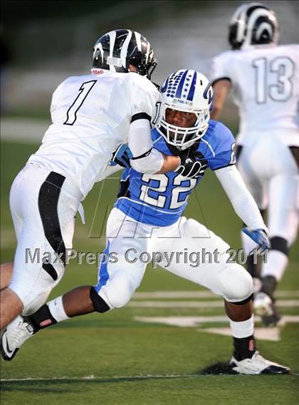 Thumbnail 3 in Grandview vs. Daingerfield (2A Division 1 Region 2 Semifinals) photogallery.