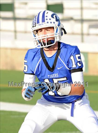 Thumbnail 2 in Grandview vs. Daingerfield (2A Division 1 Region 2 Semifinals) photogallery.