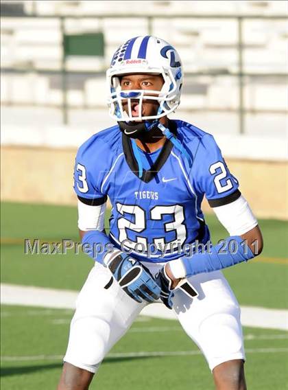 Thumbnail 2 in Grandview vs. Daingerfield (2A Division 1 Region 2 Semifinals) photogallery.