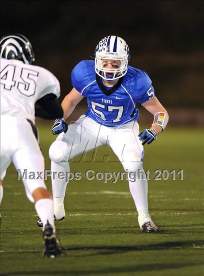 Thumbnail 2 in Grandview vs. Daingerfield (2A Division 1 Region 2 Semifinals) photogallery.