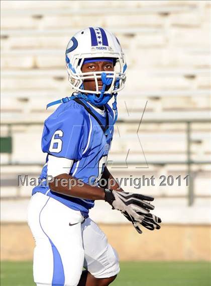 Thumbnail 3 in Grandview vs. Daingerfield (2A Division 1 Region 2 Semifinals) photogallery.