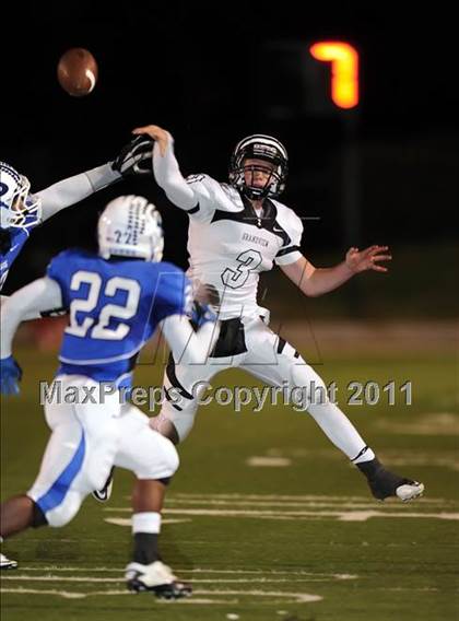 Thumbnail 3 in Grandview vs. Daingerfield (2A Division 1 Region 2 Semifinals) photogallery.