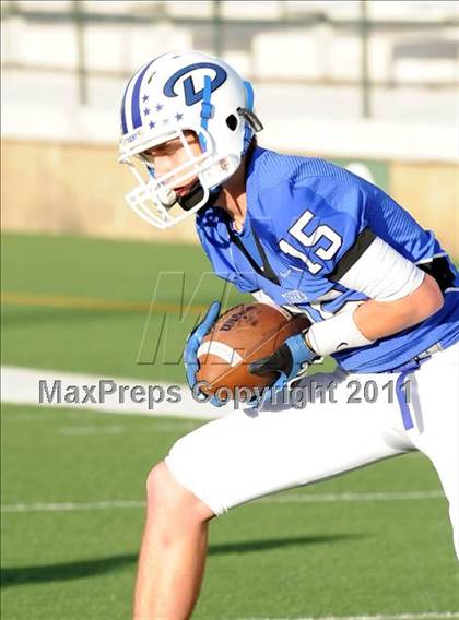 Thumbnail 1 in Grandview vs. Daingerfield (2A Division 1 Region 2 Semifinals) photogallery.