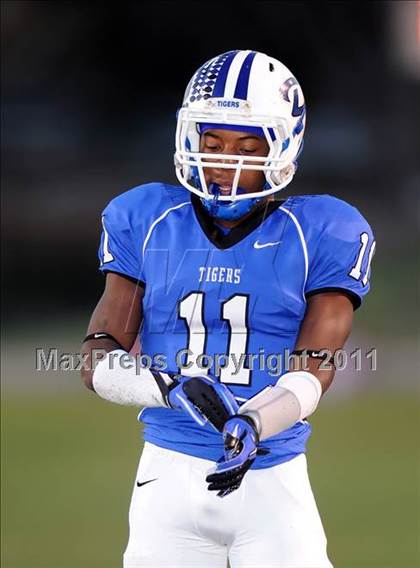 Thumbnail 3 in Grandview vs. Daingerfield (2A Division 1 Region 2 Semifinals) photogallery.