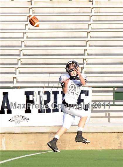 Thumbnail 2 in Grandview vs. Daingerfield (2A Division 1 Region 2 Semifinals) photogallery.