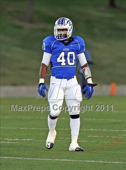 Thumbnail 3 in Grandview vs. Daingerfield (2A Division 1 Region 2 Semifinals) photogallery.